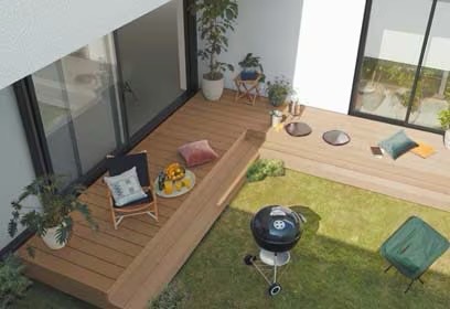 LIXIL　ガーデンスペース　ウッドデッキ　タイルデッキ　モダン　おしゃれ　エクステリア　愛知・名古屋の外構専門店パートナーホームのエクステリア　製品一覧　樹ら楽ステージ鉢の草花を配したり、おしゃれなチェアを並べてみたり…。お部屋のインテリアを楽しむようにセンスやアイデアを活かして、趣向を凝らした居心地の良いスペースが作れます。 隣地境界や道路側にフェンスを設置すると外からの視線も気になりません。|パートナーホーム