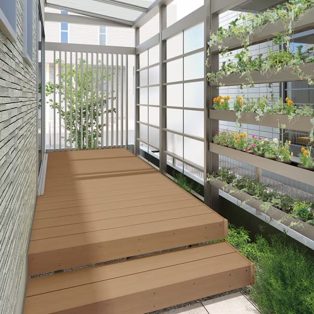 LIXIL　ガーデンスペース　ウッドデッキ　タイルデッキ　モダン　おしゃれ　エクステリア　愛知・名古屋の外構専門店パートナーホームのエクステリア　製品一覧　樹ら楽ステージ　 暗いイメージになりがちなバックヤードも、すっきりと爽やかなイメージに一新。 グリーンを並べてミニガーデンなども楽しめます。|パートナーホーム