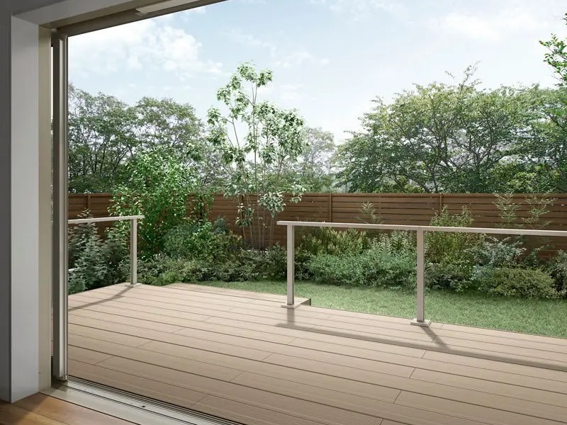 LIXIL　ガーデンスペース　ウッドデッキ　モダン　おしゃれ　エクステリア　愛知・名古屋の外構専門店パートナーホームのエクステリア　製品一覧　デッキフェンス モダンデッキフェンス　シンプルなバータイプのデザイン。 モダンデッキフェンス フラットラインパネル中桟なし T-8 シャイングレー|パートナーホーム