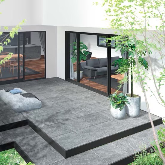 LIXIL　軒　ウッドデッキ　モダン　おしゃれ　エクステリア　愛知・名古屋の外構専門店パートナーホームのエクステリア　製品一覧　タイルデッキ　2方向から自由に出入りが可能。家族が集い楽しむ、広々スペースです。|パートナーホーム