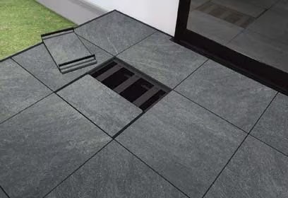 LIXIL　軒　ウッドデッキ　モダン　おしゃれ　エクステリア　愛知・名古屋の外構専門店パートナーホームのエクステリア　製品一覧　タイルデッキ　点検口タイル 意匠性を崩さずに点検口を設置できます。|パートナーホーム