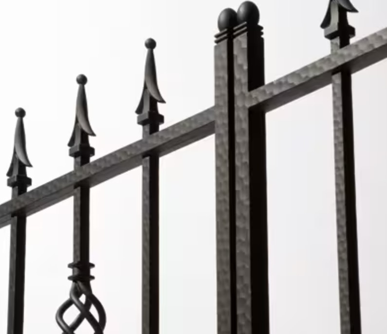 LIXIL　ガーデンスペース　ウッドデッキ　モダン　おしゃれ　エクステリア　愛知・名古屋の外構専門店パートナーホームのエクステリア　製品一覧　ラフィーネフェンス デッキ仕様　上品な質感と鋳物ならではの造形美を表現した美しいデザイン|パートナーホーム