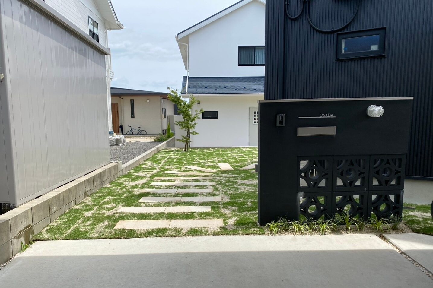 デザインブロックが印象的な門柱🎯|パートナーホーム　清須市　外構工事　一宮市　エクステリア|パートナーホーム