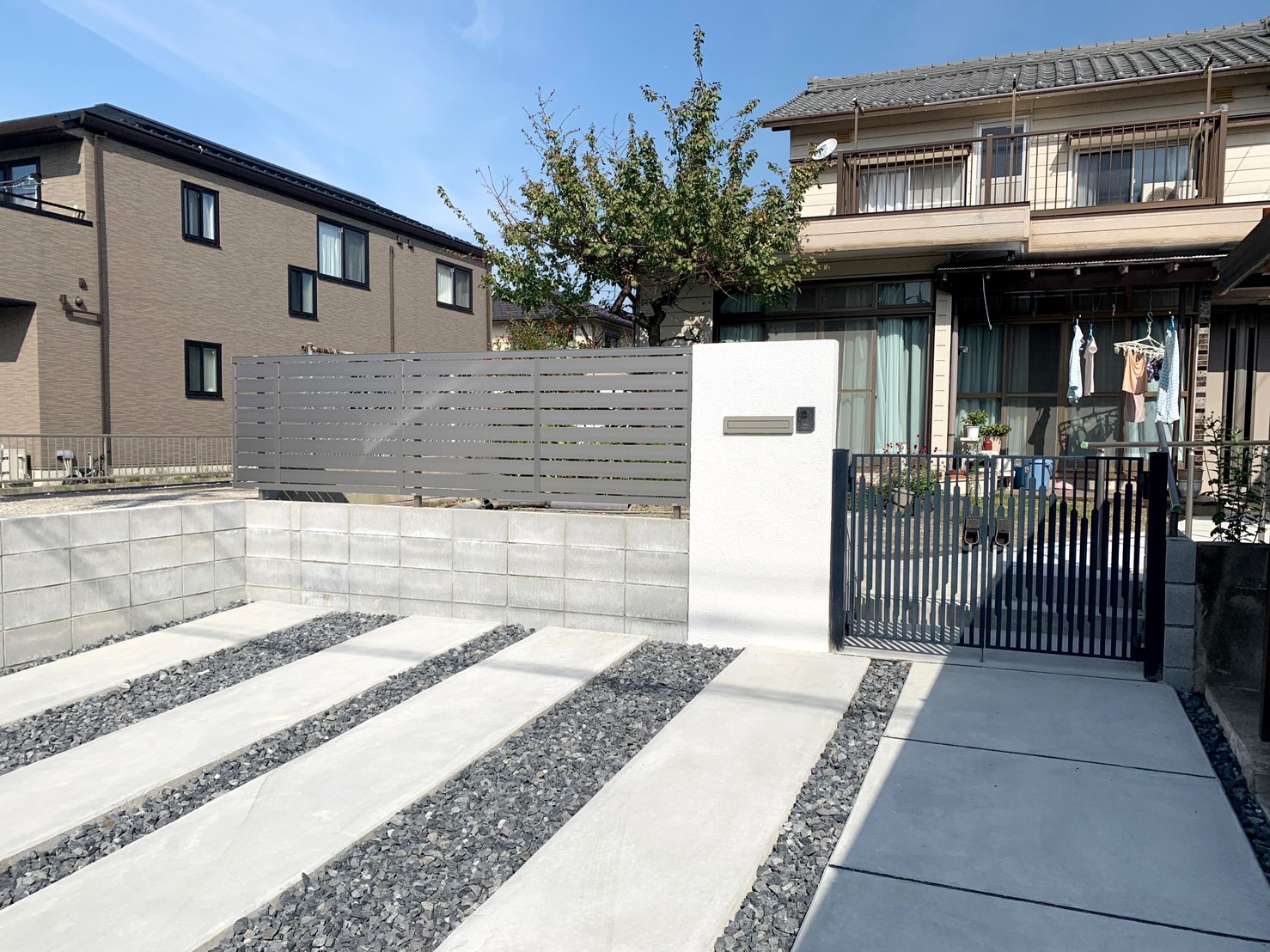 外構費用を抑える7つのコツ💡｜愛知で失敗しない外構工事の節約方法　名古屋の外構専門店パートナーホームのエクステリアトピックス 駐車場　砂利|パートナーホーム