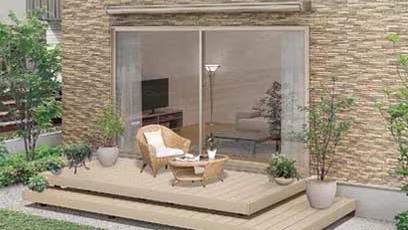 LIXIL　軒　ウッドデッキ　モダン　おしゃれ　エクステリア　愛知・名古屋の外構専門店パートナーホームのエクステリア　製品一覧　彩風C型　彩風C型 2.0間×2.0m リモコン式 ポリエステルキャンバス（ライトベージュP） キャンバス収納時|パートナーホーム