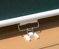 LIXIL　軒　ウッドデッキ　モダン　おしゃれ　エクステリア　愛知・名古屋の外構専門店パートナーホームのエクステリア　製品一覧　彩風　CR型　※ロールスクリーンは手動です。必要に応じてフック棒を３つの長さ（L=900、1200、1800mm）からお選びください。 ※ロールスクリーン用フック棒はセット価格に含まれておりません。 ※キャンバスとロールスクリーンの材質は異なります。 ※1　金具はスクリーン端部2ヶ所に固定。センサーとの併用はできません。（自動開閉時に破損の恐れがあります）|パートナーホーム