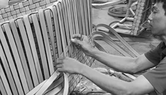 LIXIL　モダン　おしゃれ　エクステリア　愛知・名古屋の外構専門店パートナーホームのエクステリア　製品一覧　ガーデンファニチャー　CRAFTSMANSHIP 伝統の技を現代の技に。 高品質な天然ラタンが豊富で、ラタン家具の製造にも定評あるインドネシア。その職人技が現代に受け継がれています伝統の手仕事は、職人のこだわりでもあります。|パートナーホーム