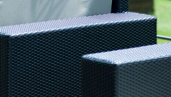 LIXIL　モダン　おしゃれ　エクステリア　愛知・名古屋の外構専門店パートナーホームのエクステリア　製品一覧　ガーデンファニチャー　MATERIAL 「耐候性に優れた高密度樹脂の人工素材」 LIXILが採用しているのはすべて、高密度の樹脂タイプ。見た目の素材感、美しさはもちろん、肌ざわり、クッション性など、いずれのクオリティも優れています。|パートナーホーム