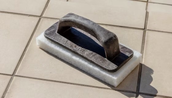 LIXIL　モダン　おしゃれ　エクステリア　愛知・名古屋の外構専門店パートナーホームのエクステリア　製品一覧　エクステリアタイル　すべりにくさはそのままに汚れを落としやすくした床タイル、「マイクロガードフロア」|パートナーホーム