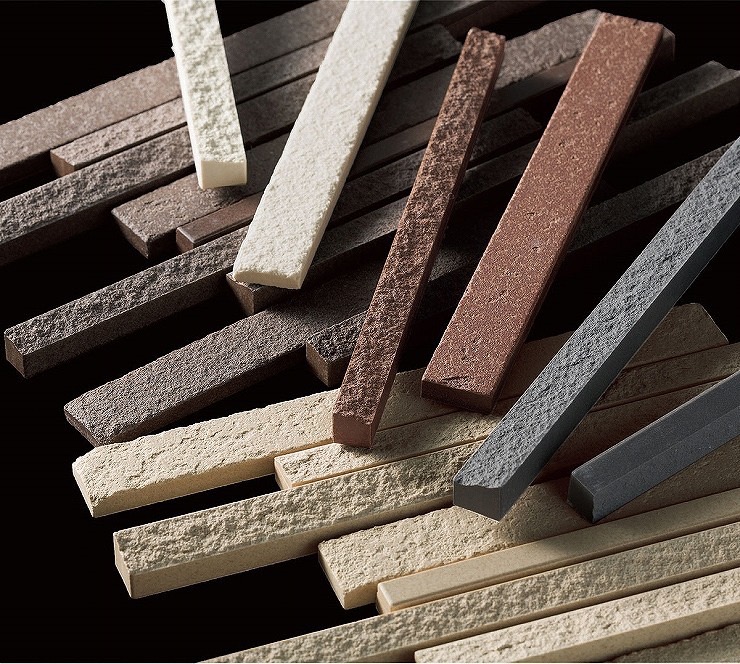 ルミノス　LIXIL　モダン　おしゃれ　エクステリア　愛知・名古屋の外構専門店パートナーホームのエクステリア　製品一覧　エクステリアタイル 外装壁タイル　悠々たる色彩の調べと豊かに奏でる陰影が調和した壁面を演出します。自然光によって照らされた壁面は、複雑な表情を見せ、空間に新たな次元の美しさをもたらします。光の演出が生む豊かな景観をお楽しみいただけます。|パートナーホーム