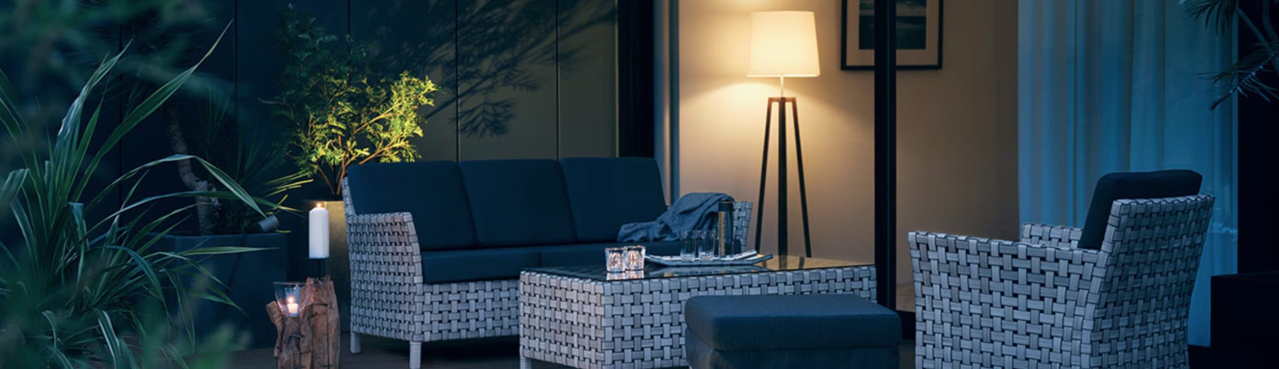 LIXIL　モダン　おしゃれ　エクステリア　愛知・名古屋の外構専門店パートナーホームのエクステリア　製品一覧　ガーデンファニチャー　TYPE 002　トライバルな色合いと粗めの織りが、 個性的な時を刻む。 ほどよくやわらかい座面にゆったり。 粗めに編み込んだ人工ラタンと、アーム部や座面が やや外側に開かれたデザインがもたらす座り心地。 トライバル（ tribal＝民族的）なニュアンスある色合いが、 さらなる個性を醸す。|パートナーホーム