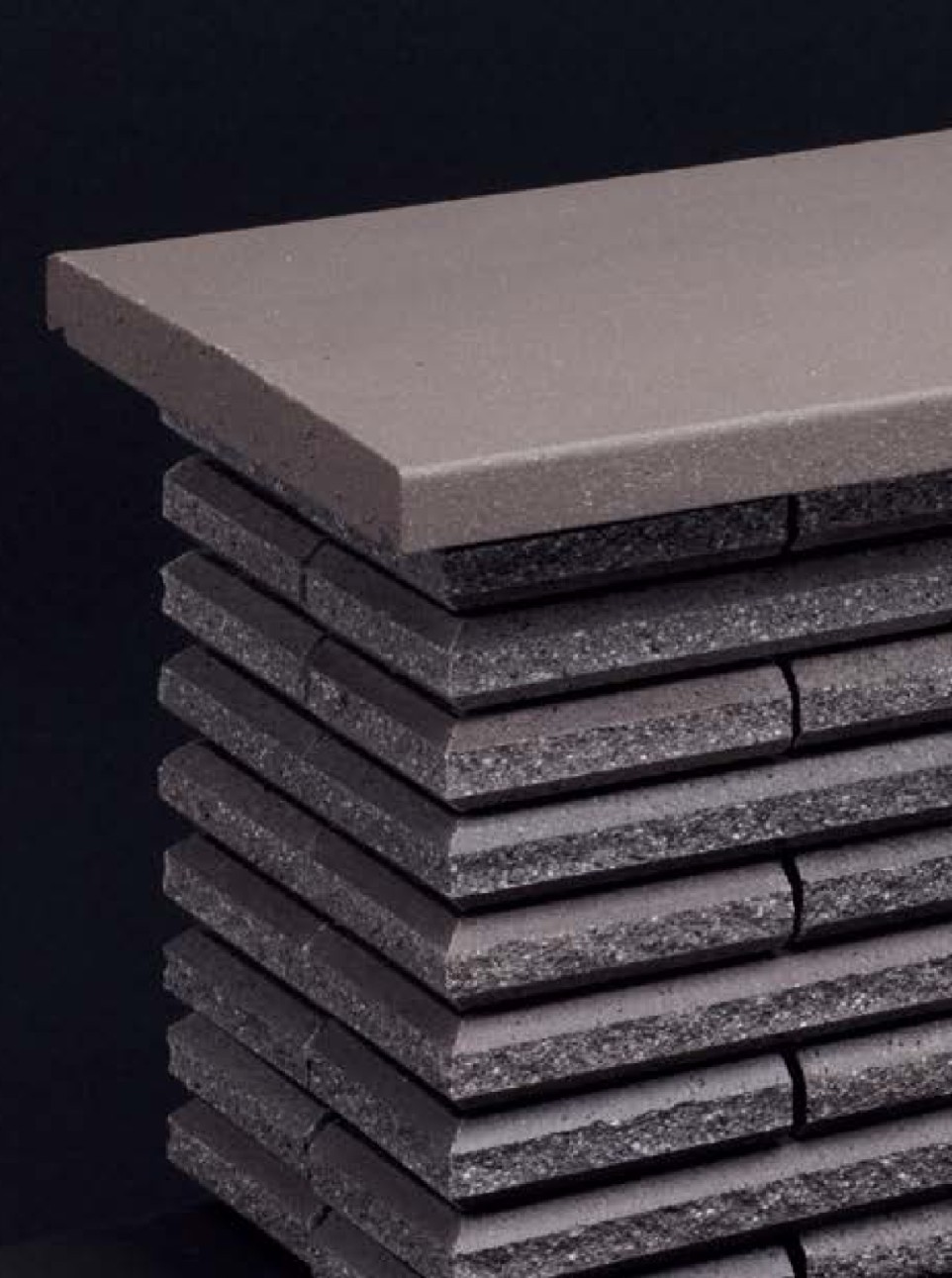 LIXIL　モダン　おしゃれ　エクステリア　愛知・名古屋の外構専門店パートナーホームのエクステリア　製品一覧　エクステリアタイル 外装壁タイル　　陶笠木（とうかさぎ）タイル張りの門塀と笠木で一体感のある外構を演出。|パートナーホーム