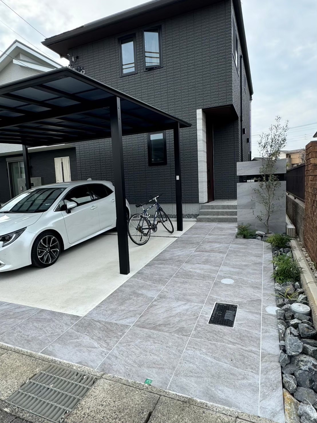 本日のつぶやき💬392【愛知・名古屋の外構工事専門店ブログ】|大判タイル　新築外構　エクステリア　車が乗れる　おしゃれ　モダン　アプローチ|パートナーホーム