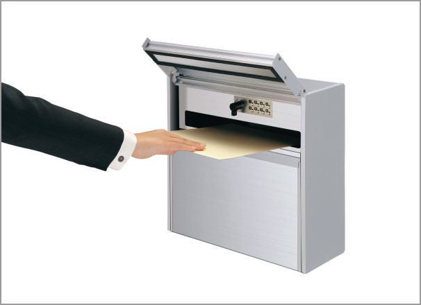 三協アルミ　モダン　おしゃれ　エクステリア　愛知・名古屋の外構専門店パートナーホームのエクステリア　製品一覧　機能ポール　ファノーバ２　ポスト〈正面設置タイプ〉 シンプルなデザインで、防犯性に配慮したプッシュ錠を標準装備しています。|パートナーホーム