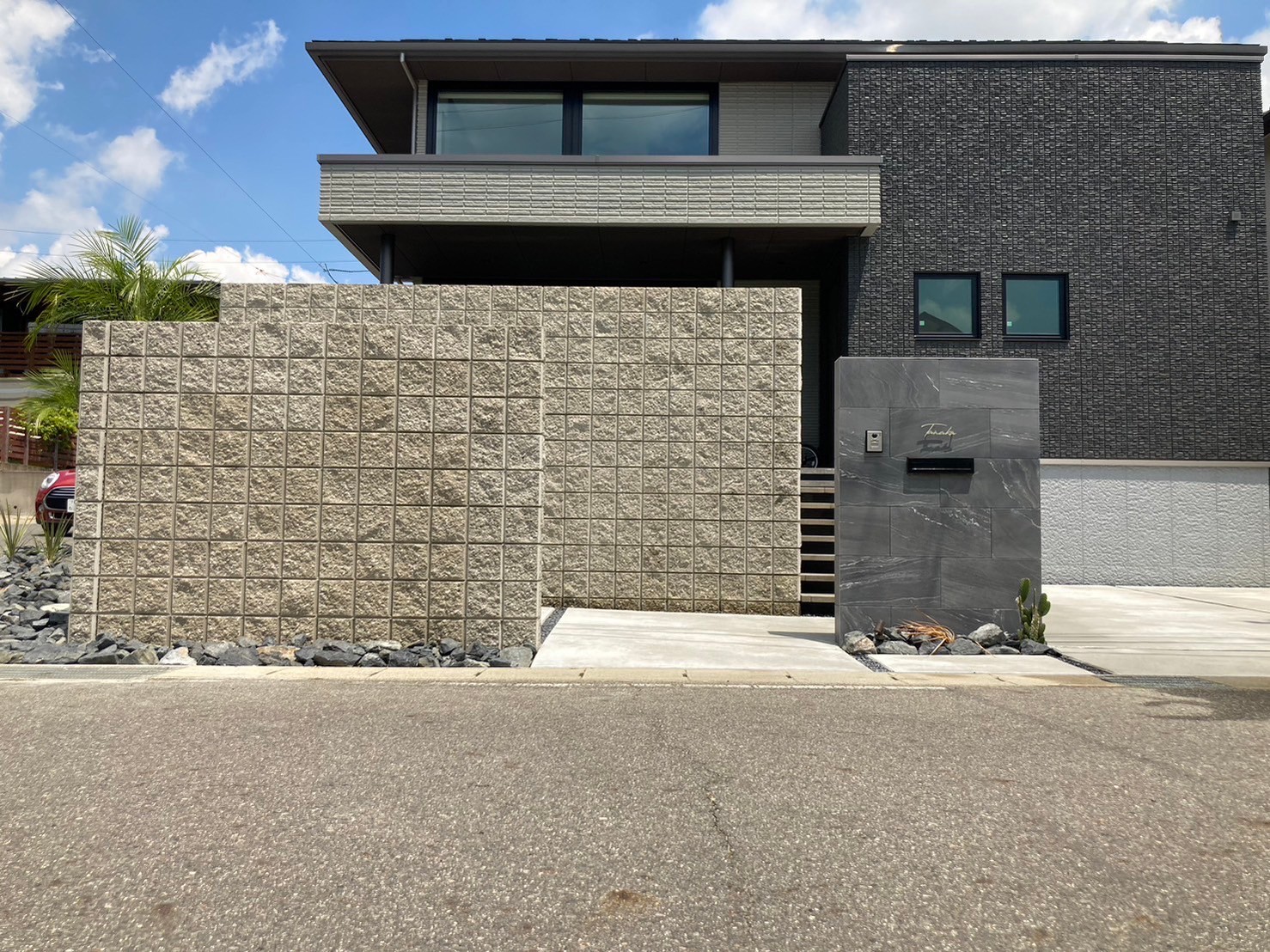 新築外構工事　愛知県　名古屋　施工事例　化粧ブロック　塀　門壁　ウォール　タイル　おしゃれ　パートナーホーム|パートナーホーム