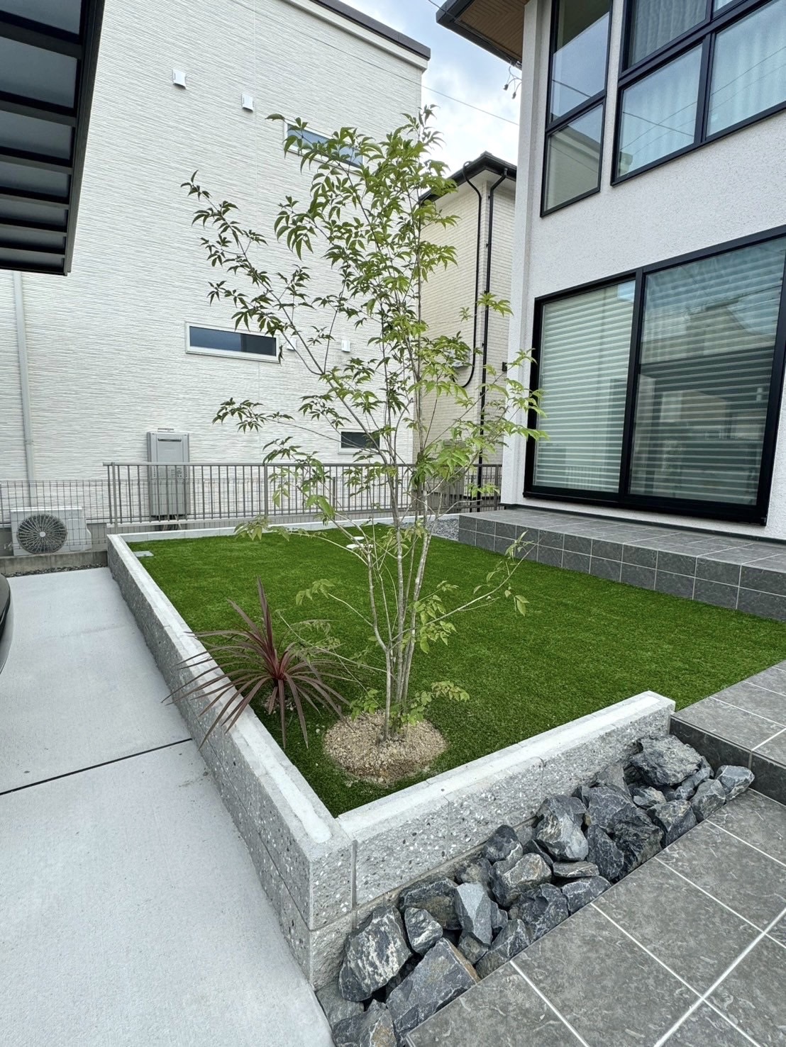 シンボルツリーで彩るお庭🌳|カーポート　スカイリード　梁延長　新築外構　エクステリア　清須市　パートナーホーム|パートナーホーム