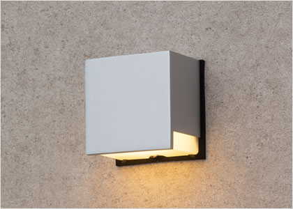 三協アルミ　モダン　おしゃれ　エクステリア　愛知・名古屋の外構専門店パートナーホームのエクステリア　製品一覧　機能ポール　クルポ　照明（DC12V・24V） 当社推奨機種の取り付けが可能です。 ●ワンダーライトを使用する場合、ワンダーライト用アクセサリーが別途必要です。|パートナーホーム