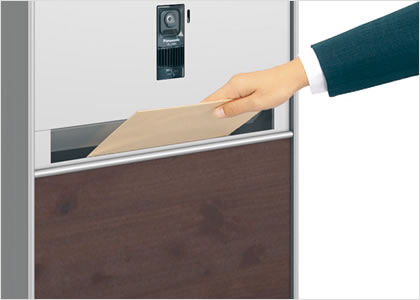 三協アルミ　モダン　おしゃれ　エクステリア　愛知・名古屋の外構専門店パートナーホームのエクステリア　製品一覧　機能門柱 アクセンティア　 前入れ前出しタイプと前入れ後出しタイプの2タイプがあります。取り出し口は開閉時の音鳴りや指はさみを軽減するためにゆっくりと開閉し、簡易錠（ダイヤル式）を標準装備しています。簡易錠のダイヤルの数字はアラビア数字です。|パートナーホーム