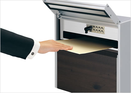 三協アルミ　モダン　おしゃれ　エクステリア　愛知・名古屋の外構専門店パートナーホームのエクステリア　製品一覧　機能ポール　クルポ　ポスト〈正面設置タイプ〉 さまざまな住宅スタイルに対応する豊富なデザインを用意しています。|パートナーホーム