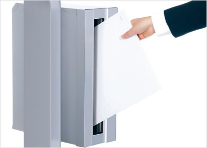 三協アルミ　モダン　おしゃれ　エクステリア　愛知・名古屋の外構専門店パートナーホームのエクステリア　製品一覧　機能ポール　クルポ　ポスト〈側面設置タイプ〉 さまざまな住宅スタイルに対応する豊富なデザインを用意しています。|パートナーホーム