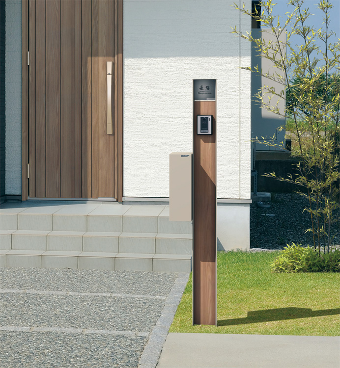 三協アルミ　モダン　おしゃれ　エクステリア　愛知・名古屋の外構専門店パートナーホームのエクステリア　製品一覧　機能ポール　ファノーバ２　NEU（木調部：シナモンエルム／形材部：アーバングレー） 照明なし／表札〈KPB-PDS：ステンレス〉／ポスト〈STE-1・L：アーバングレー〉／ポスト取り付け金具〈STE-TK〉|パートナーホーム
