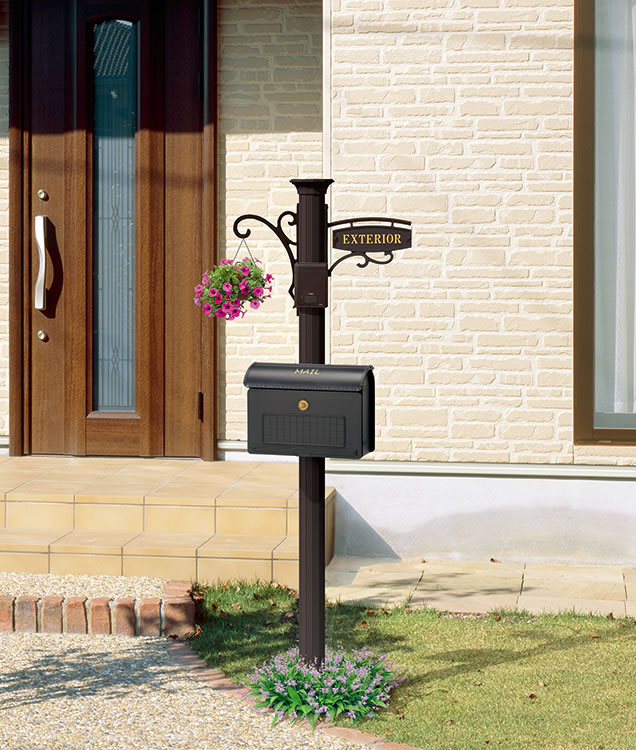 三協アルミ　モダン　おしゃれ　エクステリア　愛知・名古屋の外構専門店パートナーホームのエクステリア　製品一覧　機能ポール　エレニー　アートブラウン 表札〈RSINｰS2ｰDX：アートブラウン〉／表札スペーサー〈SPｰRSIN〉／ポスト〈SWD：アートブラウン〉／ポスト取り付け金具〈SWDｰTK〉／インターホン台座〈IDｰ75〉／装飾材〈KPELｰDS〉|パートナーホーム