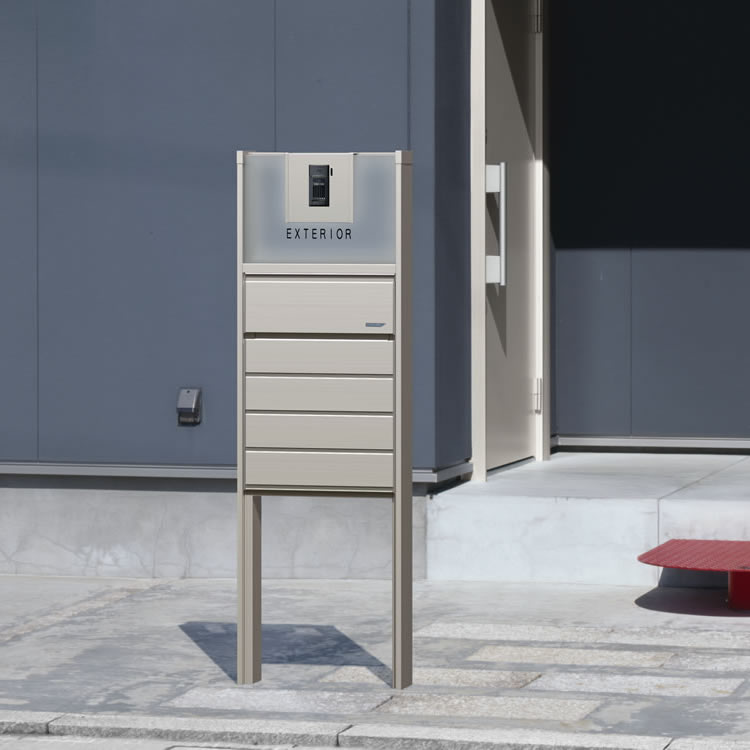 三協アルミ　モダン　おしゃれ　エクステリア　愛知・名古屋の外構専門店パートナーホームのエクステリア　製品一覧　機能ポール　スリムモダン　ボーダーパネルタイプ　アーバングレー ポスト前面パネル〈KPSｰPTｰB〉／テレビインターホンカバー〈KPSｰTCｰH2〉|パートナーホーム