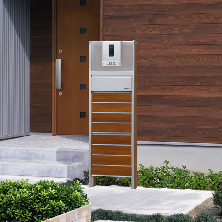 三協アルミ　モダン　おしゃれ　エクステリア　愛知・名古屋の外構専門店パートナーホームのエクステリア　製品一覧　機能ポール　スリムモダン　 YCL YCL（クラフトチェリー・サンシルバー） ポスト前面パネル〈KPSｰPTｰB〉／テレビインターホンカバー〈KPSｰTCｰH2〉／意匠パネル：ボーダーパネル〈KPSｰ2P〉／表札〈KPSｰSTL：ステンレス〉|パートナーホーム