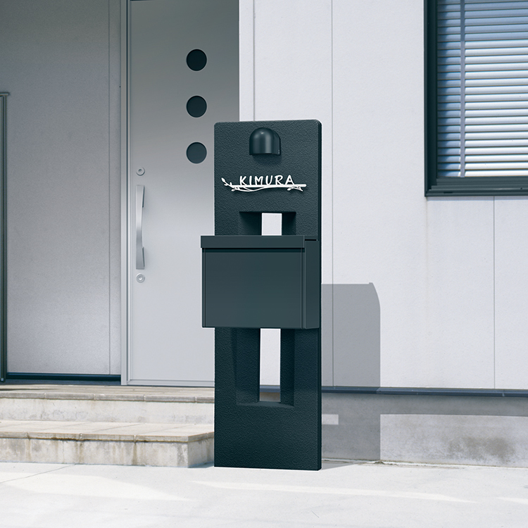 三協アルミ　モダン　おしゃれ　エクステリア　愛知・名古屋の外構専門店パートナーホームのエクステリア　製品一覧　機能ポール　ジアル　3型 ブラック／表札〈KMGｰCMｰ4：ホワイト〉／ポスト〈SMAｰ1：ブラック〉／ポスト取り付け金具〈KPGｰ3ｰPD〉／照明〈PD38型：黒〉|パートナーホーム