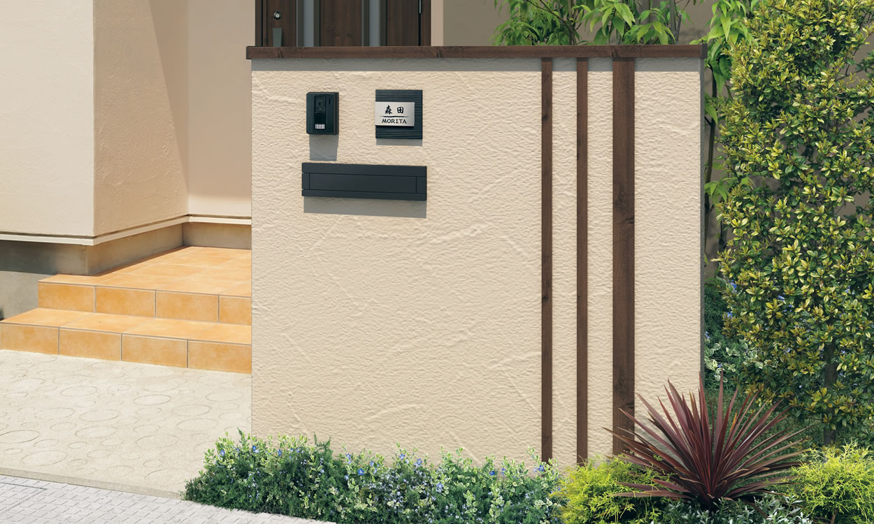 三協アルミ　モダン　おしゃれ　エクステリア　愛知・名古屋の外構専門店パートナーホームのエクステリア　製品一覧　門まわり装飾　フィオーレ　 ブロック笠木・アルミ格子装飾材 ブロック笠木・アルミ格子装飾材 シンプルな壁面にブロック笠木とアルミ格子装飾材でラインを入れて、スタイリッシュなイメージに。 笠木・装飾材：FAC（トラッドオーク・ダークブロンズ）|パートナーホーム