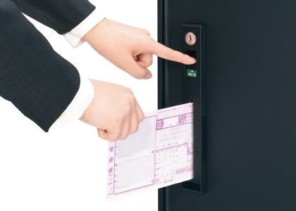 三協アルミ　モダン　おしゃれ　エクステリア　愛知・名古屋の外構専門店パートナーホームのエクステリア　製品一覧　宅配ボックス　フレムスLight（ライト）P型　1つの荷物に1回限定のなつ印機能内蔵で、印鑑の紛失やトラブルを防止します。|パートナーホーム