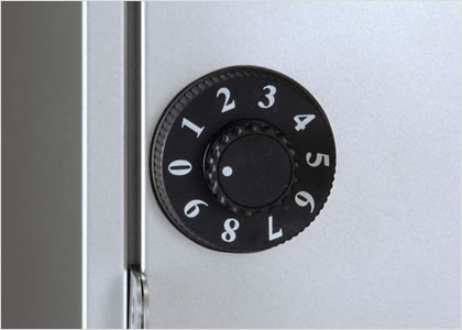 簡易錠（ダイヤル式）を標準装備 簡易錠（ダイヤル式）を標準装備しています。　三協アルミ　モダン　おしゃれ　エクステリア　愛知・名古屋の外構専門店パートナーホームのエクステリア　製品一覧　ポスト　STS-1N型　|パートナーホーム