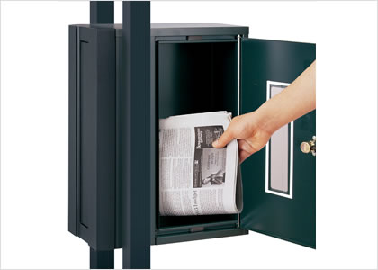 取り出し口 前入れ横出しで使用できます。　三協アルミ　モダン　おしゃれ　エクステリア　愛知・名古屋の外構専門店パートナーホームのエクステリア　製品一覧　ポスト　KA型　STS-2N型　|パートナーホーム