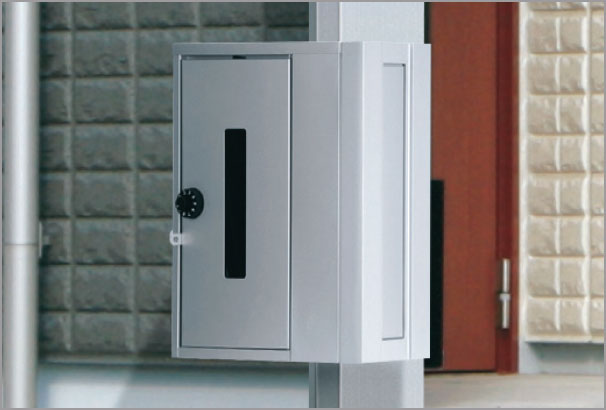 蓋をあけずに郵便物を確認 蓋をあけずにポスト内部が確認できる、小窓がついています。　三協アルミ　モダン　おしゃれ　エクステリア　愛知・名古屋の外構専門店パートナーホームのエクステリア　製品一覧　ポスト　KA型　STS-2N型　|パートナーホーム