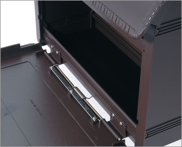 開いた時の衝撃を吸収 開いた時の衝撃を吸収するバネ付きです。　三協アルミ　モダン　おしゃれ　エクステリア　愛知・名古屋の外構専門店パートナーホームのエクステリア　製品一覧　ポスト　ＳＷＤ型　|パートナーホーム