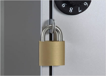 防犯性に配慮 市販の南京錠の取り付けもできます。　三協アルミ　モダン　おしゃれ　エクステリア　愛知・名古屋の外構専門店パートナーホームのエクステリア　製品一覧　ポスト　STS-1N型　|パートナーホーム