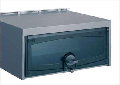 半透明な裏蓋 2ブロックタイプの裏蓋が従来より大きくなり、大きなサイズの郵便物が取り出しやすくなりました。 三協アルミ　モダン　おしゃれ　エクステリア　愛知・名古屋の外構専門店パートナーホームのエクステリア　製品一覧　ポスト　SON型　|パートナーホーム