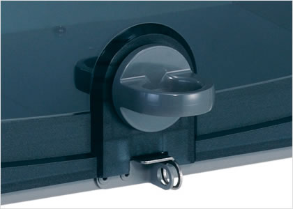 ダイヤル錠なし把手 持ちやすいツマミを装備し、ガタつきを防止するマグネットを採用しています。後付けでダイヤル錠（防犯タイプ）の取り付けが可能です。 三協アルミ　モダン　おしゃれ　エクステリア　愛知・名古屋の外構専門店パートナーホームのエクステリア　製品一覧　ポスト　SON型　|パートナーホーム