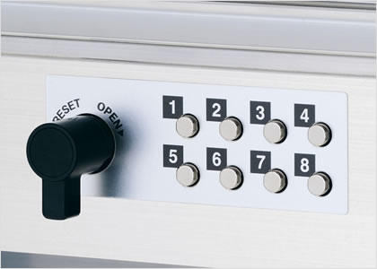 プッシュ錠を標準装備 取り出し口には防犯性の高いプッシュ錠を標準装備しています。 三協アルミ　モダン　おしゃれ　エクステリア　愛知・名古屋の外構専門店パートナーホームのエクステリア　製品一覧　ポスト　SWE型　|パートナーホーム