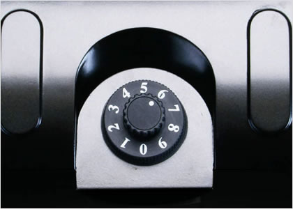 ダイヤル錠（防犯タイプ）付きタイプ 防犯性に配慮したダイヤル錠（防犯タイプ）付きと、持ちやすいツマミを装備したダイヤル錠なしタイプの2種類を用意しています。　三協アルミ　モダン　おしゃれ　エクステリア　愛知・名古屋の外構専門店パートナーホームのエクステリア　製品一覧　ポスト　JWHP型　|パートナーホーム