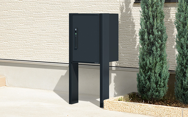 三協アルミ　モダン　おしゃれ　エクステリア　愛知・名古屋の外構専門店パートナーホームのエクステリア　製品一覧　宅配ボックス　フレムスLight（ライト）P型　ポール建てタイプ（シングルタイプ）|パートナーホーム