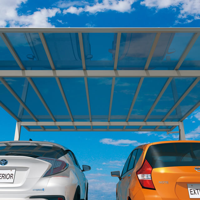 三協アルミ　カーポート　モダン　おしゃれ　エクステリア　愛知・名古屋の外構専門店パートナーホームのエクステリア　製品一覧　スカイリード　中桟をなくした新構造が生み出す、スタイリッシュな意匠 空まで視界が広がるような爽快感。中桟をなくした新構造で、明るくオープンな屋根を生み出しました。|パートナーホーム