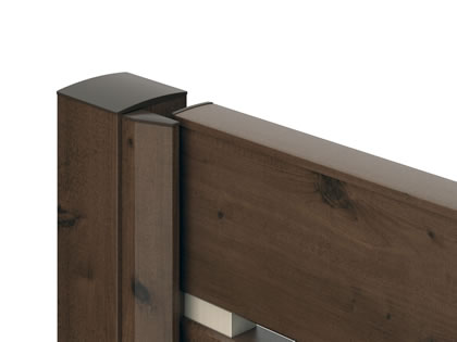 三協アルミ　門扉　モダン　おしゃれ　エクステリア　愛知・名古屋の外構専門店パートナーホームのエクステリア　製品一覧　形材門扉　フレイナ　吊元側すき間ガード（オプション） すべて木調色で合わせた高級感のある意匠です。見込み面まで木調色がまわり込み、細部にも木目の風合いが感じられます。|パートナーホーム