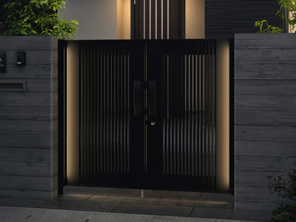 門扉用LEDすき間ガード【オプション】 門柱側に取り付け門扉の表面をやわらかい光で美しくライトアップします。手軽に設置できるDC12V・24Vタイプです。　三協アルミ　門扉　モダン　おしゃれ　エクステリア　愛知・名古屋の外構専門店パートナーホームのエクステリア　製品一覧　形材門扉　モンブレム　|パートナーホーム