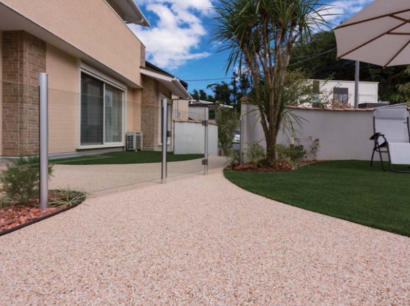 今日のつぶやき🪨399【愛知・名古屋の外構工事専門店ブログ】|四国化成　リンクストーン　舗装材　洗い出し風　樹脂　骨材　おしゃれ　かわいい　アプローチ|パートナーホーム