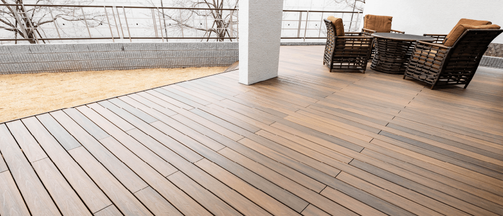 タカショー　ウッドデッキ　モダン　おしゃれ　エクステリア　愛知・名古屋の外構専門店パートナーホームのエクステリア　製品一覧　エバーエコウッド リアル　繊細で美しい天然木の風合いを再現した人工木ウッドデッキ。 表面にこだわりの木目柄を施すことで、天然木のような風合いを持つデッキ材に仕上がりました。1枚1枚異なる色差を持ち、自然な表情が生まれます。|パートナーホーム