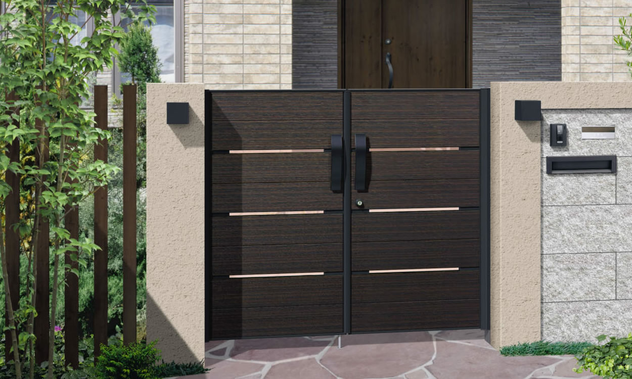 1型 HGK（ビターグレイン・ブラック）／0814／照明：PD36型　三協アルミ　門扉　モダン　おしゃれ　エクステリア　愛知・名古屋の外構専門店パートナーホームのエクステリア　製品一覧　形材門扉　ラグレシア　|パートナーホーム