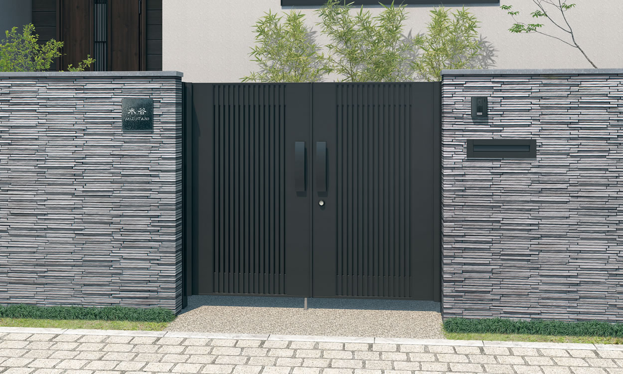 2型 ブラック／0814／すき間ガード（吊元側）／表札：Tｰ1　三協アルミ　門扉　モダン　おしゃれ　エクステリア　愛知・名古屋の外構専門店パートナーホームのエクステリア　製品一覧　形材門扉　モンブレム　|パートナーホーム