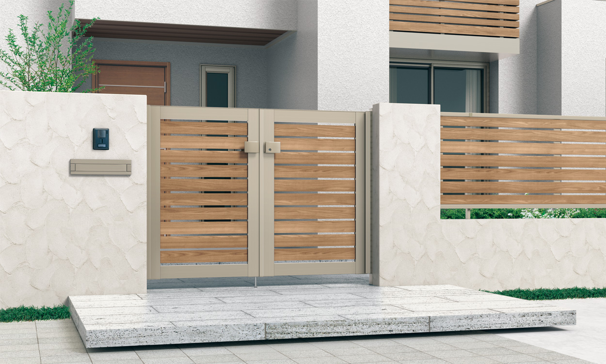 Y3型（横板格子） NEU（シナモンエルム・アーバングレー）／タッチ錠／0812／すき間ガード（吊元側）　三協アルミ　門扉　モダン　おしゃれ　エクステリア　愛知・名古屋の外構専門店パートナーホームのエクステリア　製品一覧　シャトレナⅡ　Y3型（横板格子）|パートナーホーム