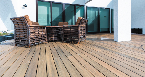 タカショー　ウッドデッキ　モダン　おしゃれ　エクステリア　愛知・名古屋の外構専門店パートナーホームのエクステリア　製品一覧　エバーエコウッド リアル　天然木のようなこだわりの表情で、空間に溶け込みます。|パートナーホーム